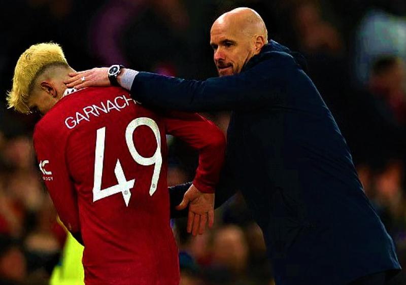 «من بوابة الأخوة الأعداء».. كيف أحبط تين هاج غارناتشو بعد «هدف العمر» في إيفرتون؟