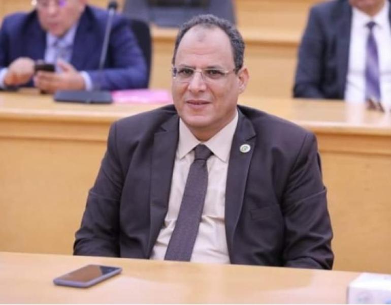 الدكتور خالد عرفان عميد كلية التربية 