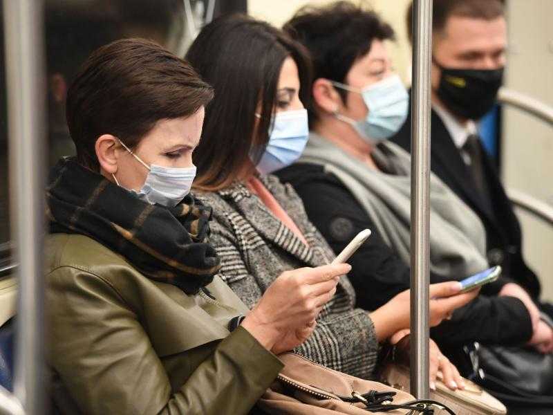 «الناس لازم ترجع تلبس كمامات».. طبيب يحذر من متحورات كورونا «فيديو»
