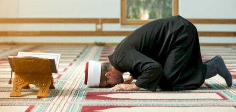سجود التلاوة.. معناه ودليل مشروعيته ودعائه