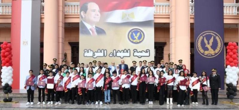 الداخلية تُكرم أبناء شهداء الشرطة المتفوقين دراسيا