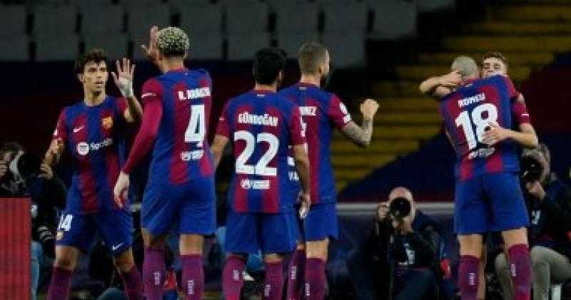 ليفاندوفسكي يقود هجوم برشلونة أمام أتلتيكو مدريد بالدوري الإسباني