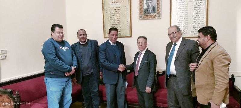 محافظ مطروح يتابع جهود تحسين منظومة الصحة واستقرار الأوضاع للأطباء