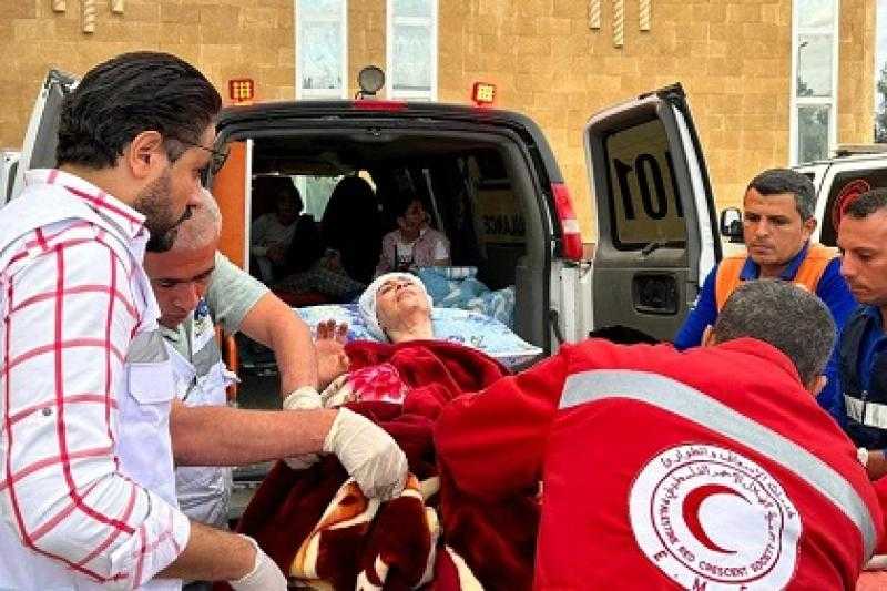 وصول 9 مصابين و8 مرافقين إلى معبر رفح