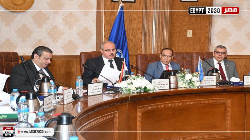 رئيس جامعة القناة