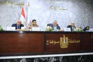 محافظ سوهاج يبحث موقف مشروعات المبادرة الرئاسية لتطوير الريف المصري