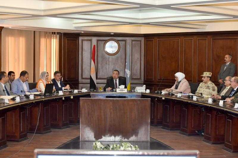 محافظ الإسكندرية يستعرض استعدادات جميع الأجهزة المعنية لاستقبال الانتخابات الرئاسية 2024