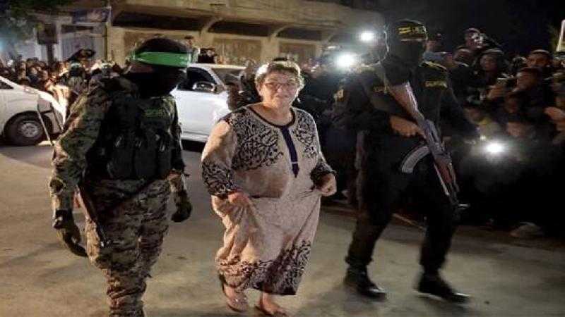 غضب إسرائيلي من مشاهد تبادل الأسرى مع حماس