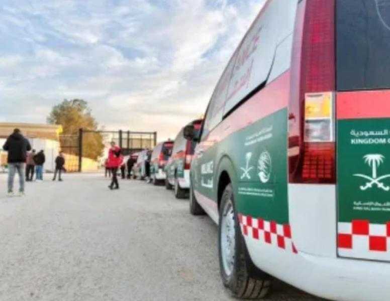 السعودية ترسل 14 سيارة إسعاف إلى قطاع غزة