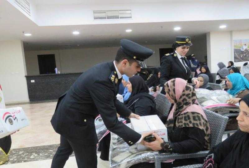 الداخلية: قافلة مساعدات عينية لمنطقة حي الأسمرات ضمن مبادرة ”كلنا واحد” (صور)