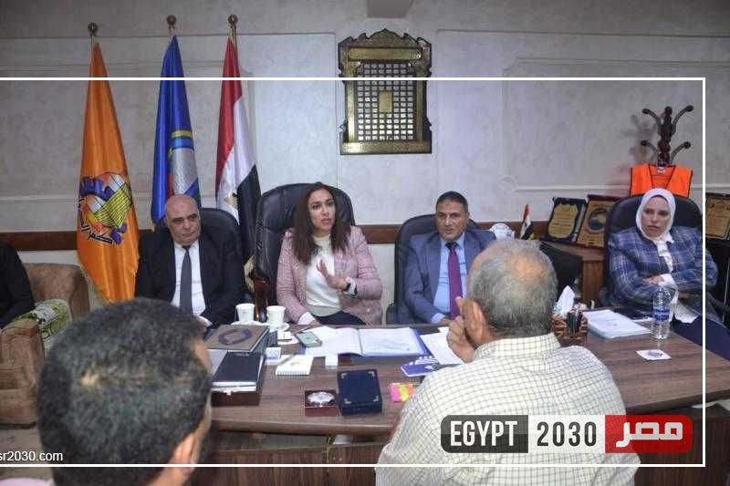 نائب محافظ البحيرة تلتقي 60 مواطنًا لبحث احتياجاتهم بكفر الدوار