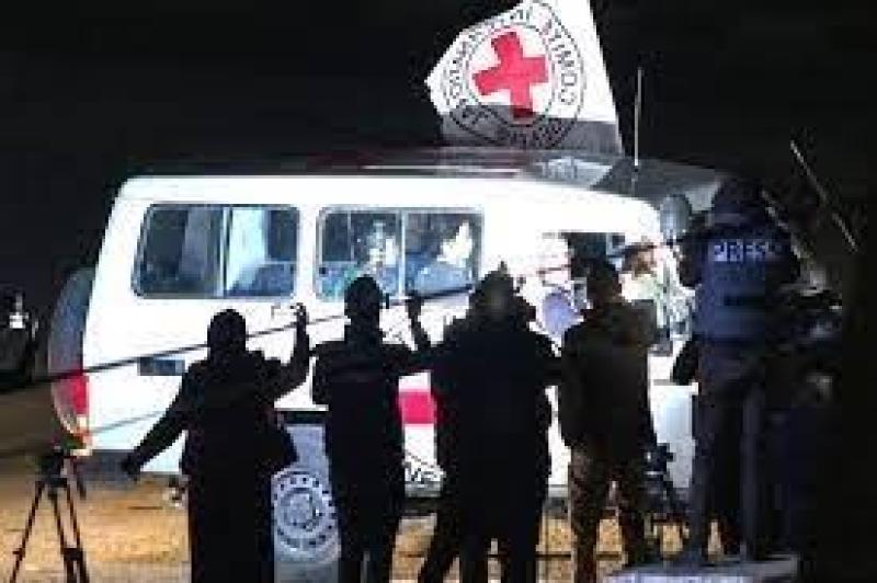 الجيش الإسرائيلي: حماس تسلم الصليب الأحمر مجموعة أخرى من المحتجزين