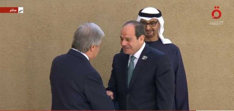 لحظة وصول الرئيس السيسي لمقر انعقاد قمة كوب 28 بالإمارات.. فيديو