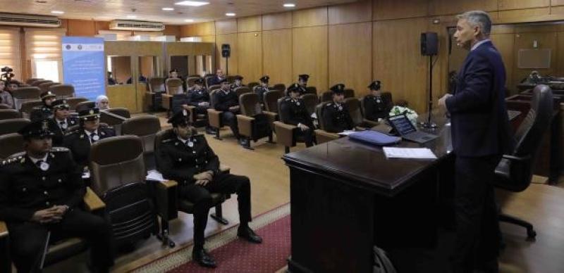 أكاديمية الشرطة تستضيف دورة تدريبية في مكافحة العنف ضد المرأة وحقوق الإنسان