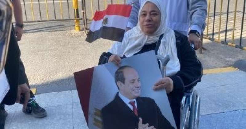 مسنة على كرسي متحرك تشارك بإنتخابات الرئاسة بالكويت