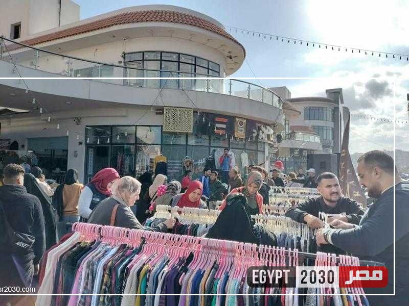 إقبال كبير من زائري بورسعيد على سوق الأسماك ومول outlet