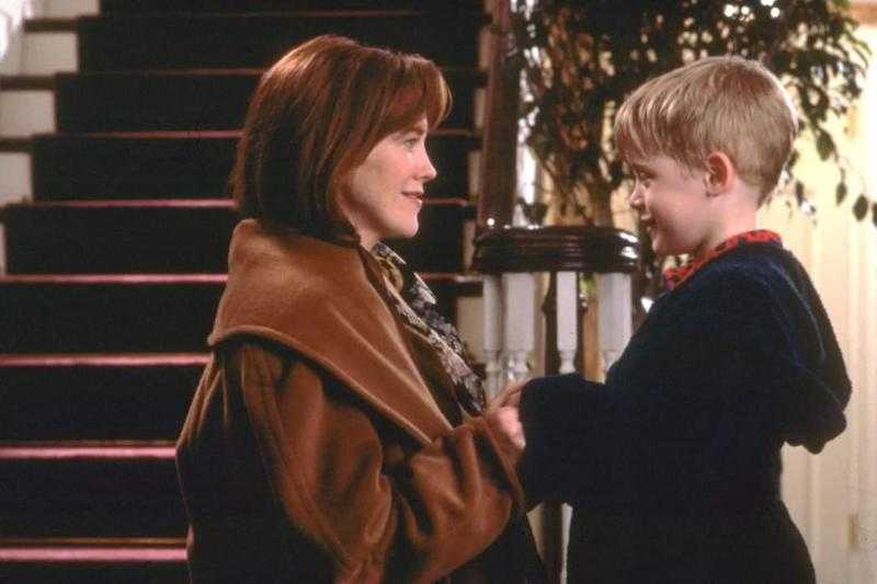 بطل فيلم «Home Alone» يلتقي بوالدته بعد أكثر من 30 عامًا.. شاهد كيف أصبح مظهرهما