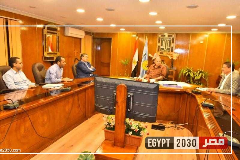 محافظ أسيوط يؤكد تكثيف الحملات على الأسواق لمنع المغالاة في الأسعار