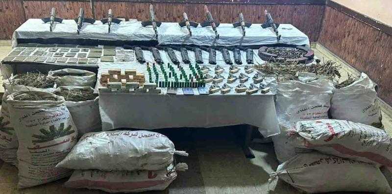 ضبط ترسانة أسلحة بحوزة 3 مسجلين خطر في أسيوط