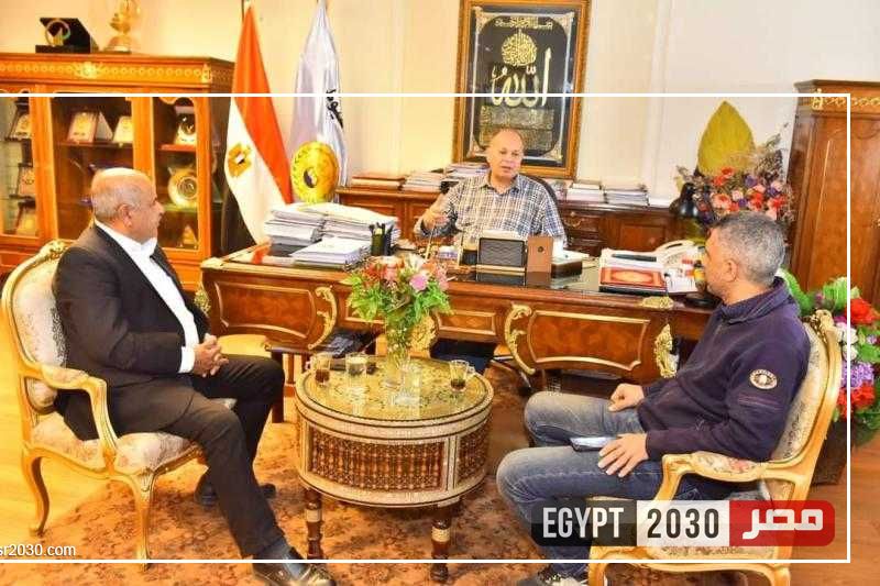 محافظ أسيوط يؤكد دعمه الكامل وتذليل العقبات لنهو أعمال مشروعات الطرق والكباري