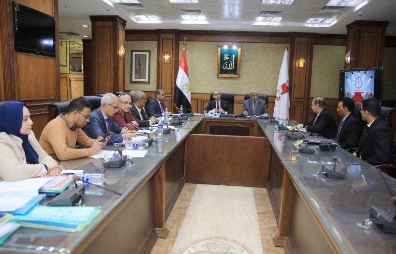 اللجنة العليا لجائزة سوهاج للتميز الوظيفي تلتقي 35 من المرشحين للجائزة