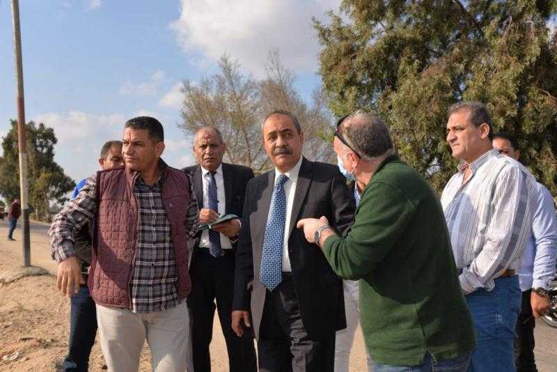 محافظ الإسماعيلية يتفقد عددًا من مشروعات الطرق بالتل الكبير