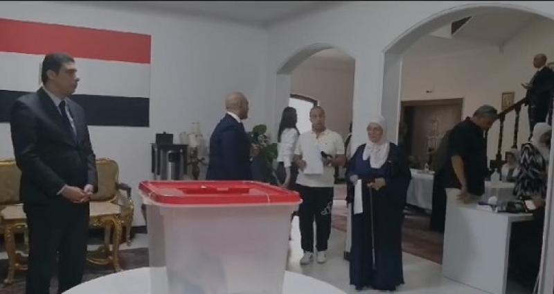 لليوم الثالث.. توافد المصريين بالبحرين للتصويت في الانتخابات الرئاسية 2024