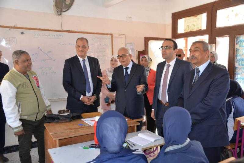 وزير التعليم يتفقد مدرسة فاطمة الزهراء الإعدادية بنات بالإسماعيلية