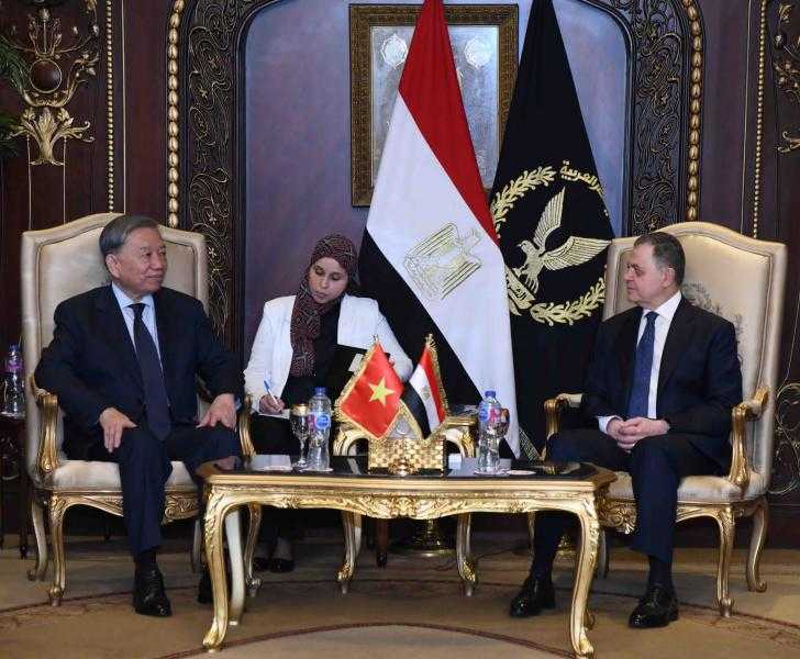 وزير الداخلية يستقبل وزير الأمن العام بجمهورية فيتنام