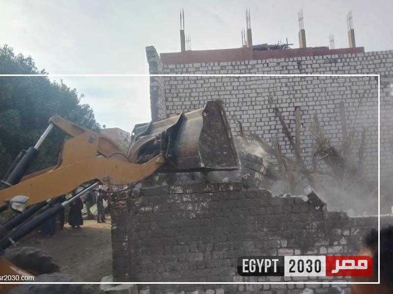 إزالة 11 حالة تعد بالبناء على الأرض الزراعية بمركز إطسا