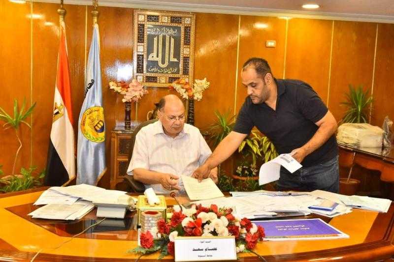 محافظ أسيوط يتابع الجهود المبذولة لتوفيق أوضاع الكنائس والمباني الخدمية التابعة لها