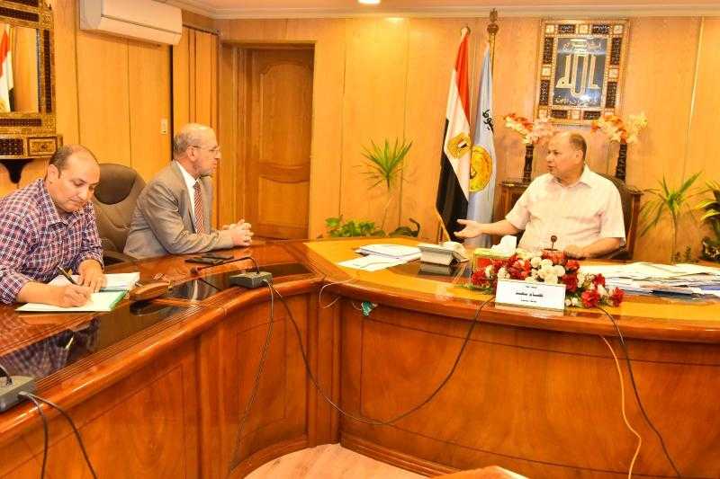 محافظ أسيوط يلتقي برئيس شركة الوجه القبلي لانتاج الكهرباء لمناقشة سبل الدعم