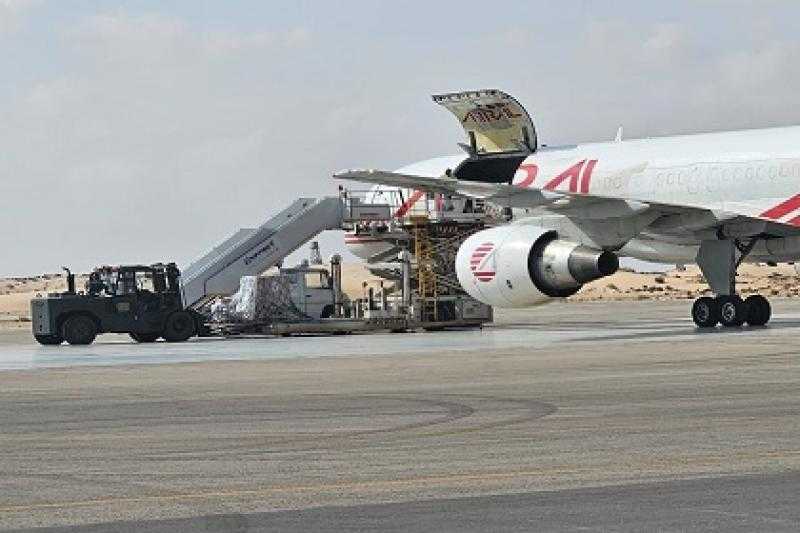 مطار العريش يستقبل 4 طائرات مساعدات تمهيدا لنقلها إلى غزة