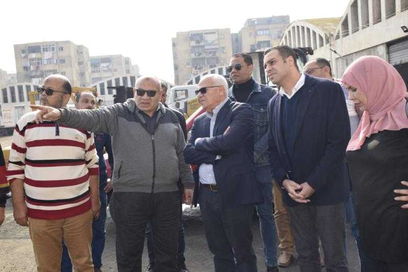 محافظ بورسعيد يتفقد جراجات الأحياء للوقوف على كفاءة المعدات والسيارات وجاهزيتها