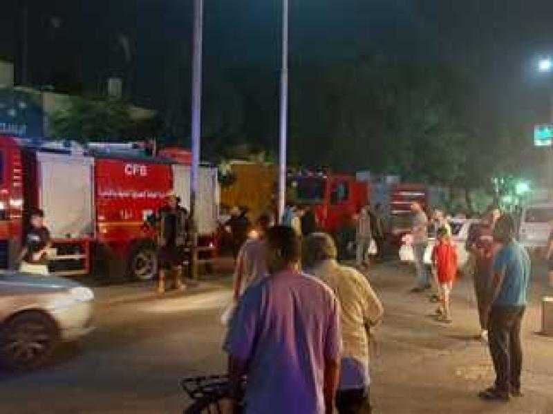 الدفاع المدني بالقاهرة يسيطر على حريق بمصنع كراسي