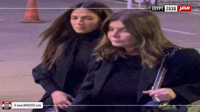 ميرفت أمين ودنيا سمير غانم بعزاء أشرف عبدالغفور