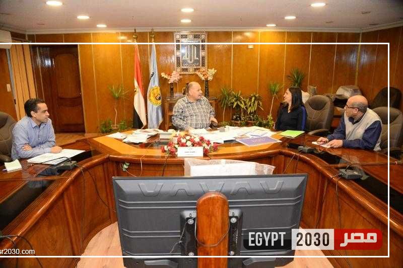 محافظ أسيوط يتابع استكمال الإجراءات القانونية لاعتماد لائحة العمل لمركز المعلومات