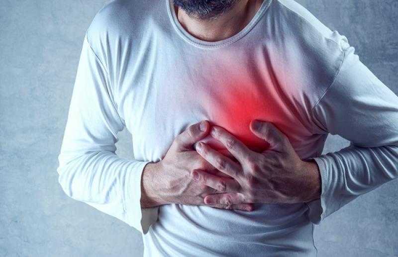 لو أنت لوحدك.. اعرف إزاي تتفادي النوبات القلبية وتنقذ نفسك