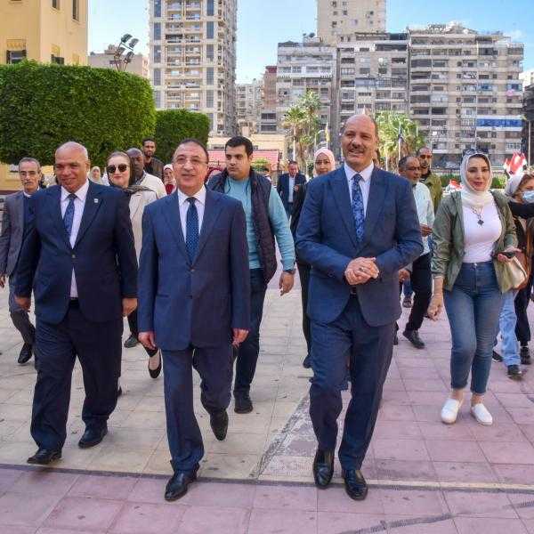 محافظ الإسكندرية يتفقد اللجنة العامة للانتخابات الرئاسية بكلية فيكتوريا