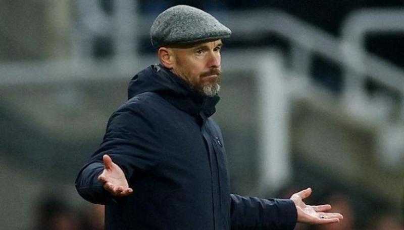 «الحرب الأهلية تشتعل في غرفة الملابس وتين هاج يتسعين بالجزار» .. ماذا يدور داخل مانشستر يونايتد قبل قمة تشيلسي؟