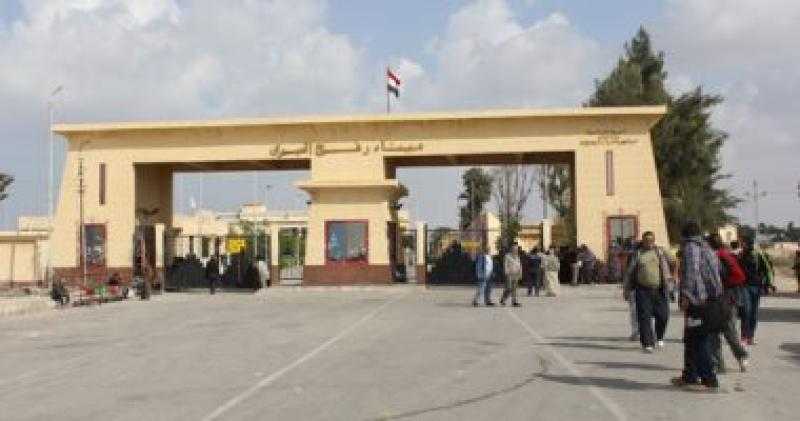 مصادر مطلعة: مصر تواصل فتح معبر رفح لعودة العالقين لقطاع غزة