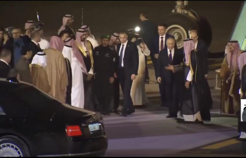 شاهد.. لحظة وصول الرئيس الروسي «بوتين» إلى الرياض في زيارة رسمية للسعودية