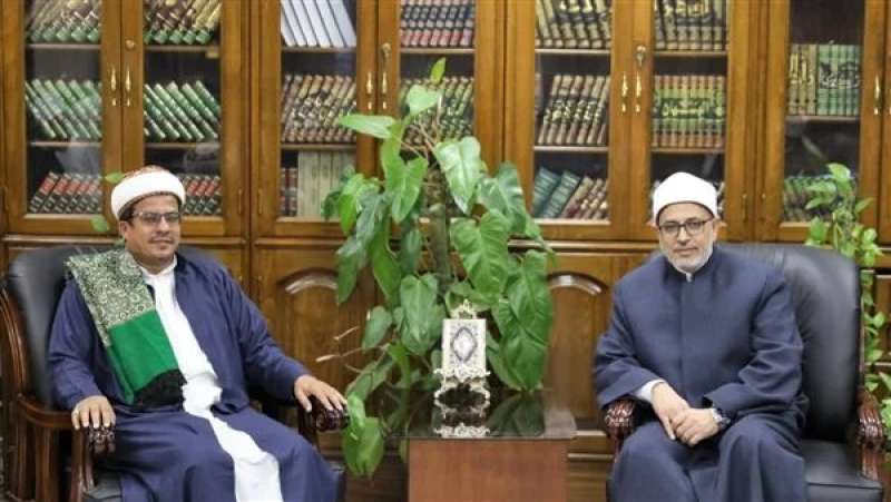 رئيس جامعة الوسطية اليمنية يزور جامعة الأزهر 