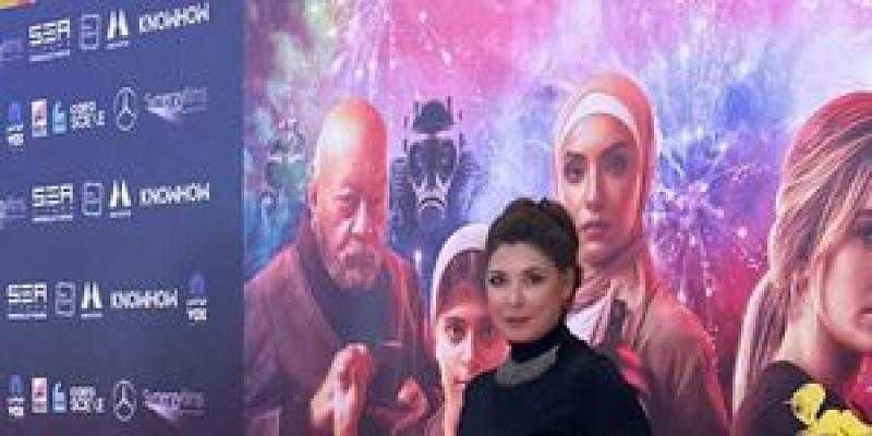 وصول أنوشكا والمخرج عمرو سلامة لعرض فيلم شماريخ بسينما أكتوبر