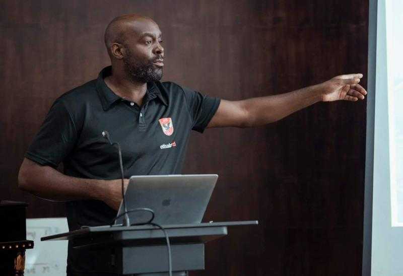 ديڤيز يعلن قائمة رجال يد الأهلي لمباراة السوبر أمام الزمالك