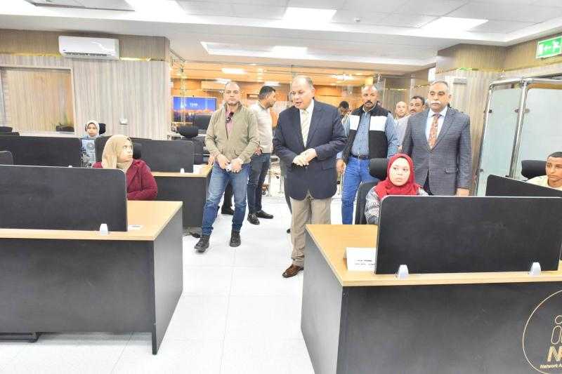 محافظ أسيوط يتفقد الاستعدادات النهائية بمركز السيطرة الموحد للانتخابات الرئاسية 2024