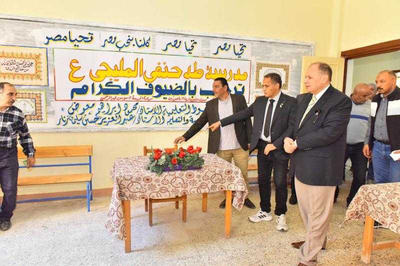 محافظ أسيوط يتفقد بعض مقار اللجان الانتخابية بحي شرق