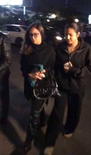 شاهد.. داليا البحيري أول الحاضرين لعزاء ناهد فريد شوقي