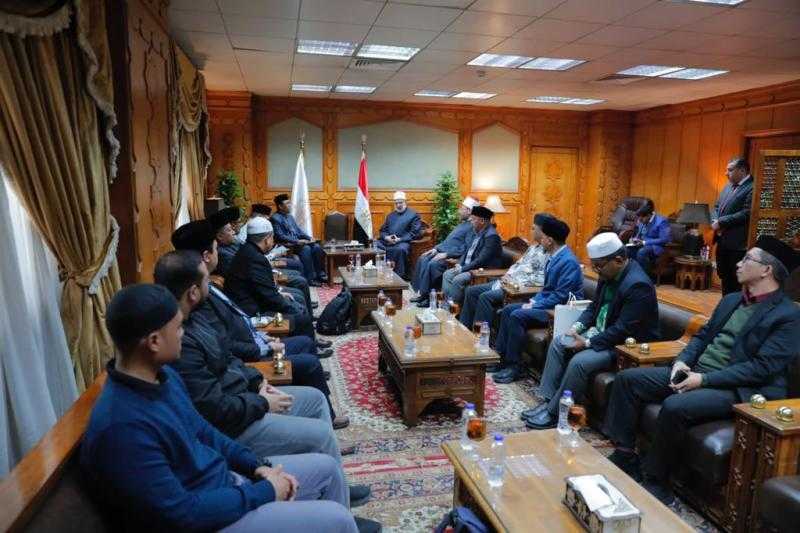 الضويني: أبناء ماليزيا يحظون بمكانة طيبة في قلب الأزهر وإمامه