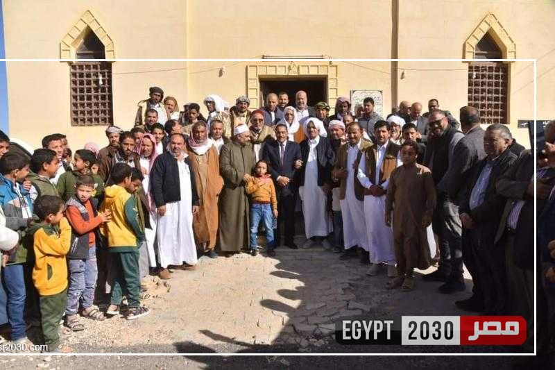 محافظ مطروح يؤدي صلاة الجمعة في مسجد الروضة ويلتقي بالمواطنين